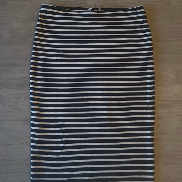 Like New H&M Skirt - Picture 2 of 6